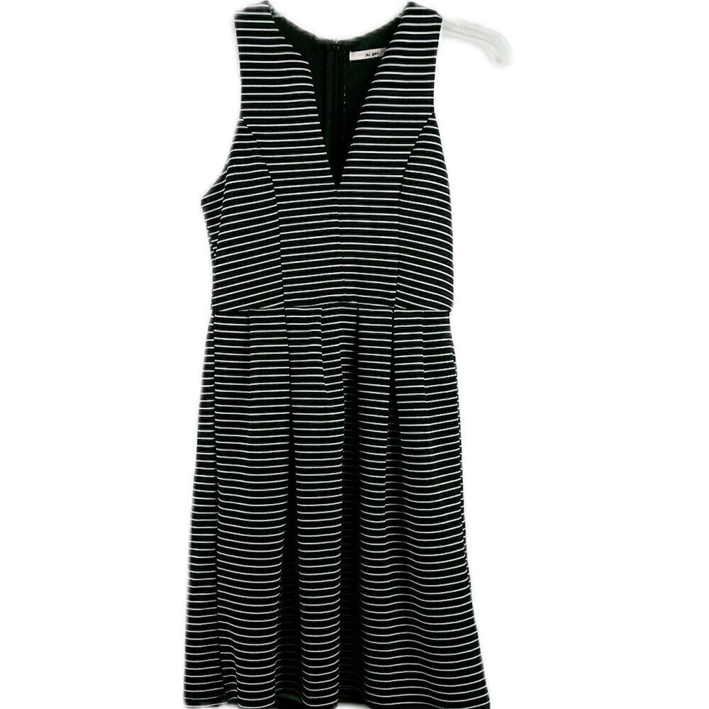 Mi Ami - Black/White V-Neck Sleeveless Dress - Small